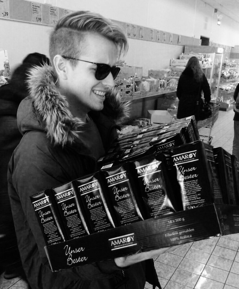 julienco_'s tweet photo. 18 kg Kaffee. Ich mag kein Kaffee. 🤓 https://t.co/TrsBcyNFaT
