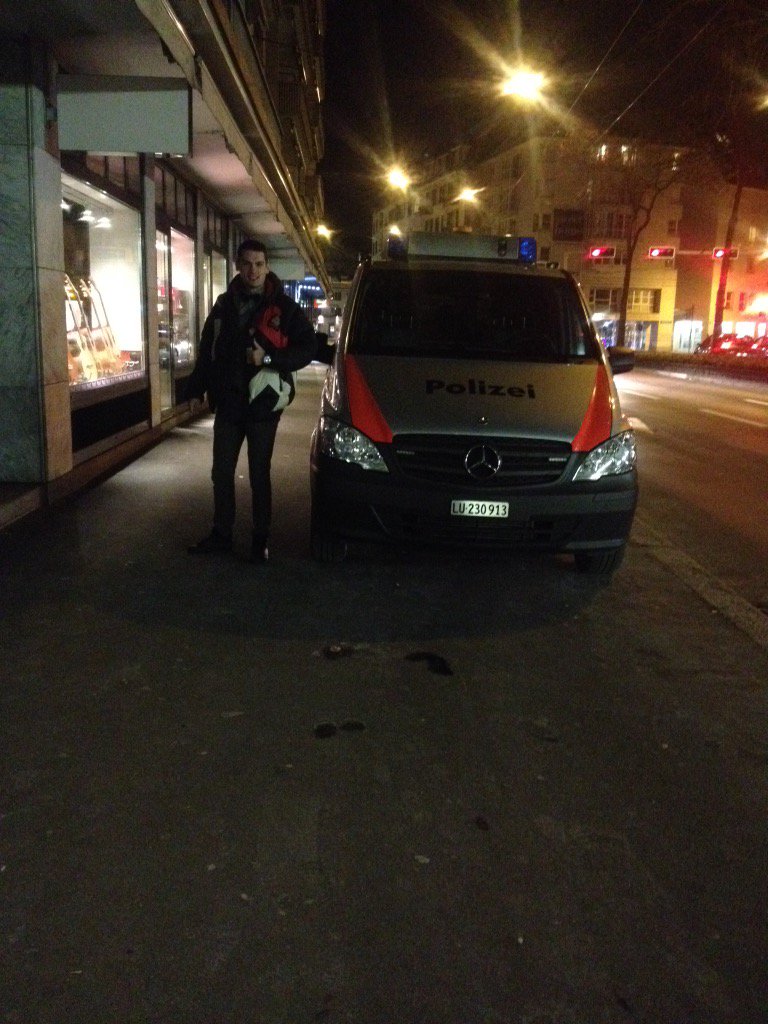 Azarchikk's tweet photo. Пидарас с мусоровозом 🚨🚓 https://t.co/3bEpWdQDx4