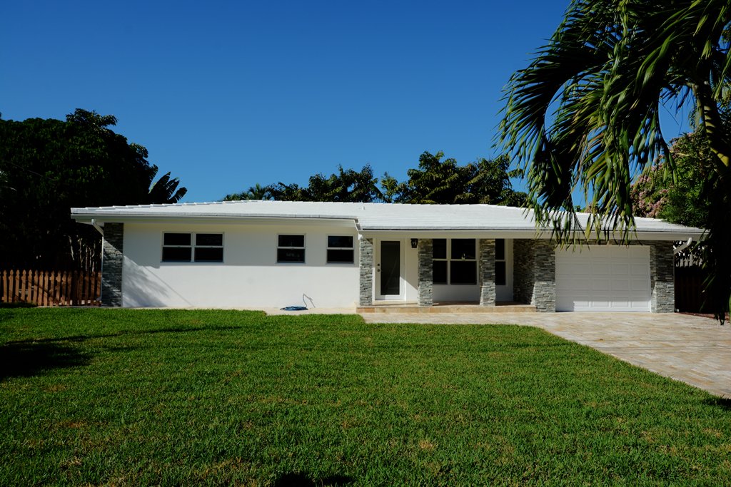 Davinci_Realty_'s tweet photo. Beautiful newly updated Waterfront home in the quiet and private Coral Shores Neighborhood. 2/2 with A pool. https://t.co/VhKWuEXiPF