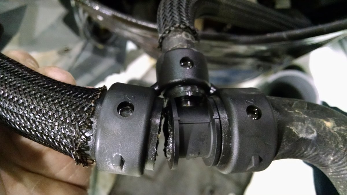 CraigsCarCareTX's tweet photo. #radiatorhoses plastic hose connectors break without warning,leading to a #engineoverheating https://t.co/TfHNQRy7MM