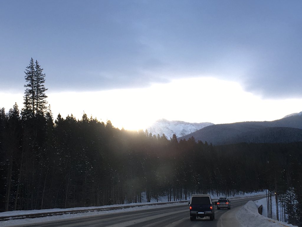 mamajonib's tweet photo. How things can change in just a few short hours. #WinterRetreat16 ⛷🏂❄️ #ByeByeColorado #HelloKansas https://t.co/wjtLnk8XDt