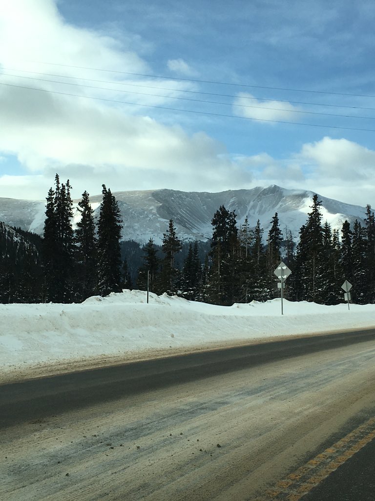 mamajonib's tweet photo. How things can change in just a few short hours. #WinterRetreat16 ⛷🏂❄️ #ByeByeColorado #HelloKansas https://t.co/wjtLnk8XDt