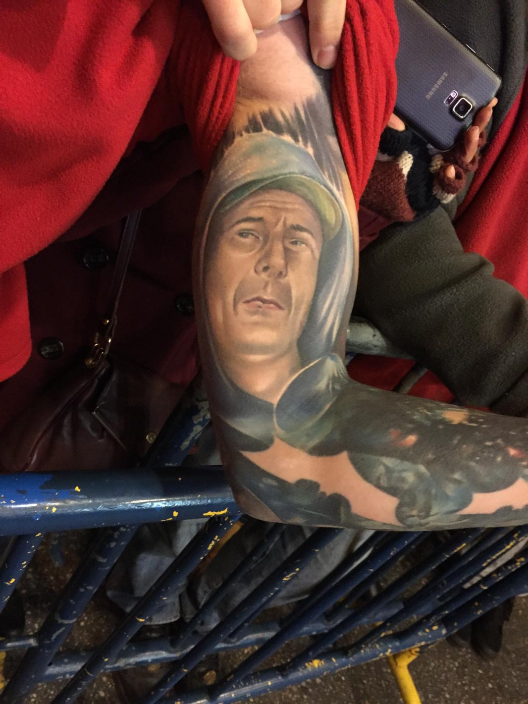 Details 65+ bruce willis tattoos - in.eteachers