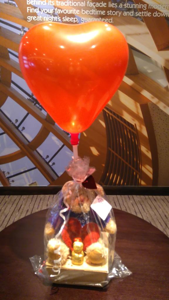@MoorfieldsP@placemadebyyou Mr Bernard bear getting all romantic at Liverpool Moorfields "perfect Valentine's gift!