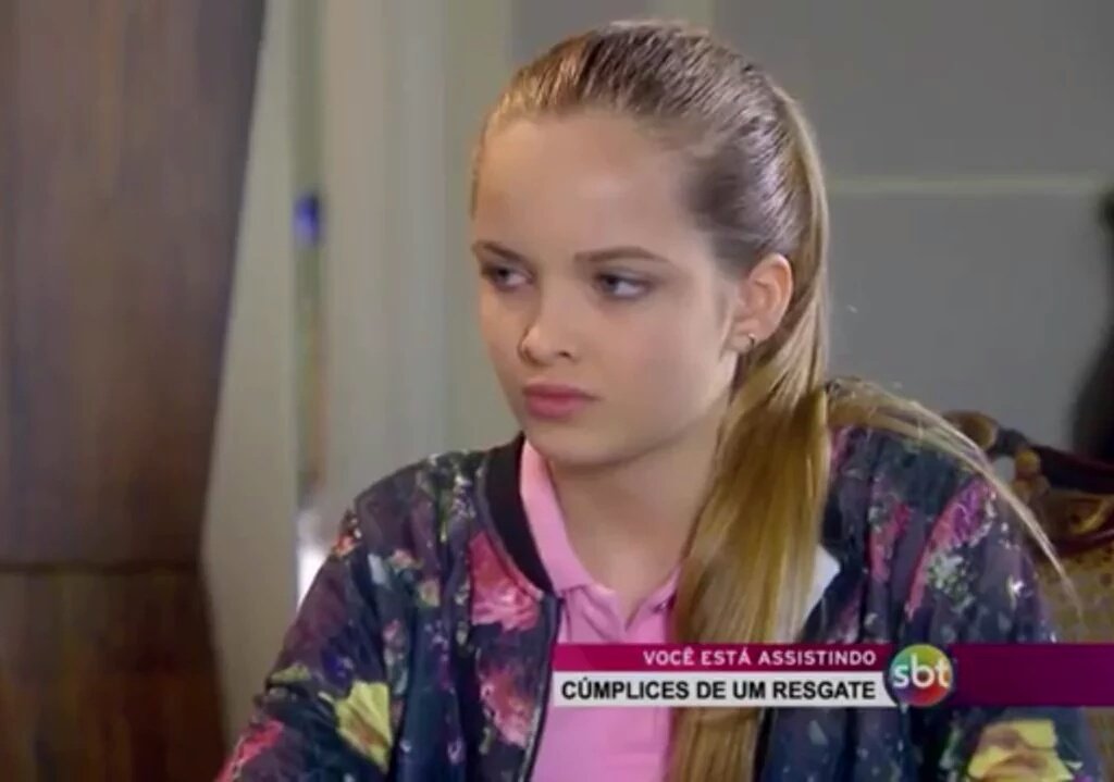 Euu_Manuela's tweet photo. Eu estou achando estranho ou a #Priscila  que esta,por que a isa nunca ia fazer isso. Mas a #Manuela sim..........✌🌸 https://t.co/Uj587rcBTX