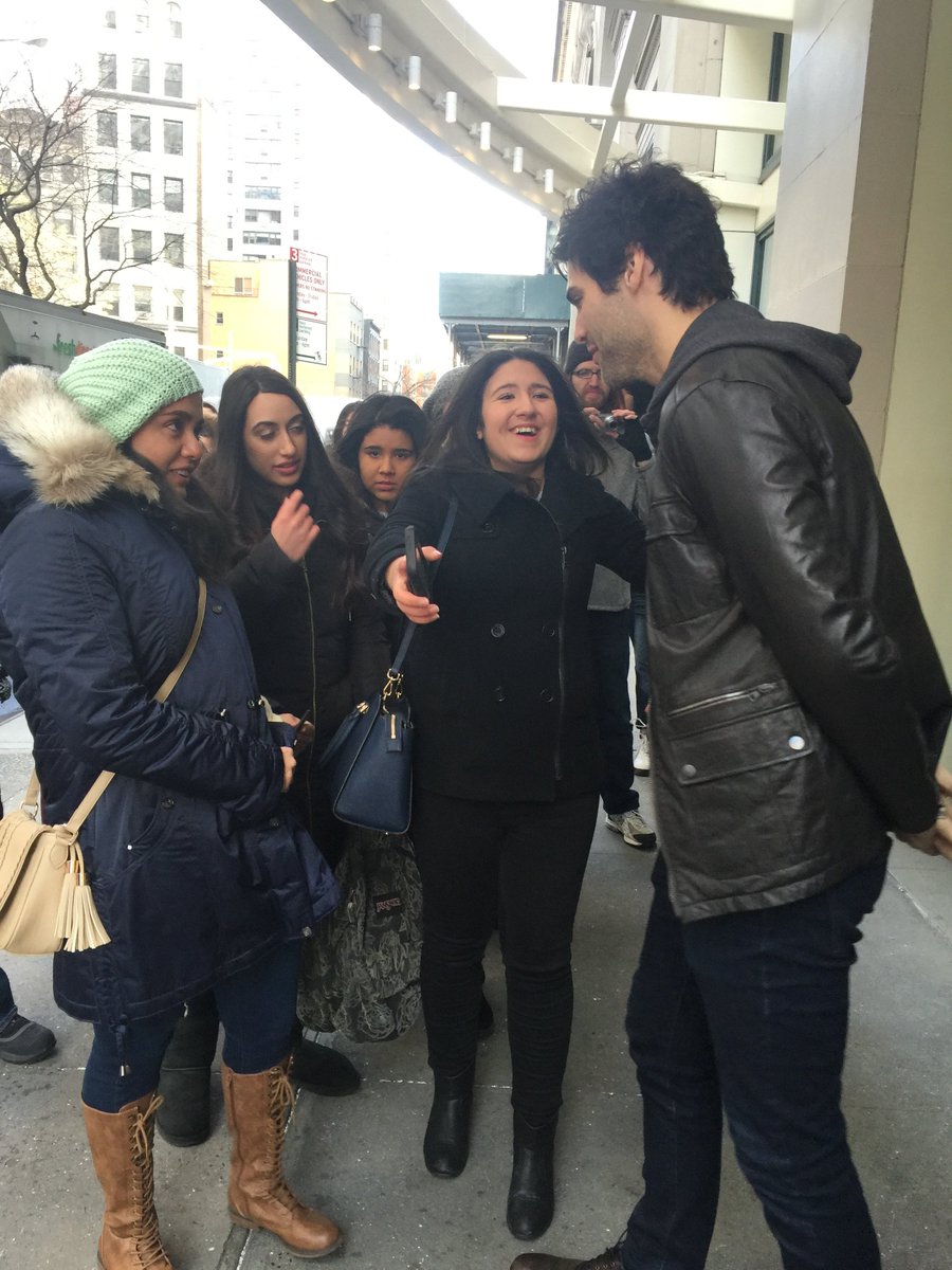 DonnalynCarfi's tweet photo. Today at AOL and Huffington Post....good, fun press day.
#aollive #huffingtonpost #matthewdaddario #Shadowhunters https://t.co/7ijSjYpN2n