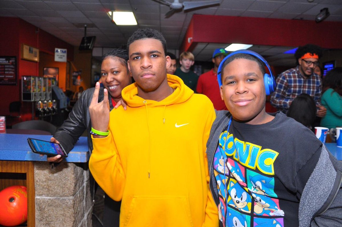 Streamoffers's tweet image. #Autistic  #modeling #brothers #friends #Nike #Handsome