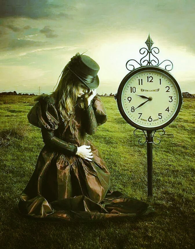 فــي اللغـه العربيـــه،،هنــاك كلمات ممنوعـه🚫من الصــرف👉
وفـي القلب❤هنالك اوجاع💔ممنوعه من النسيــان😔😔