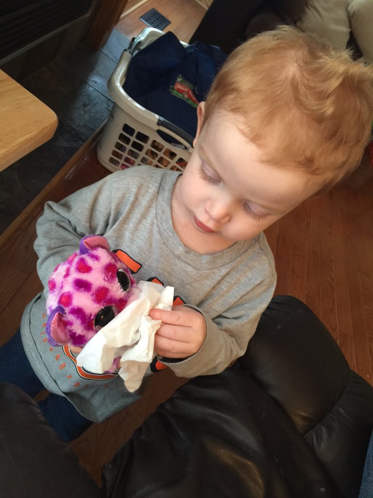 KilbyReporting's tweet photo. This cold has lasted so long, now we're even wiping the noses of inanimate objects.  #overIt #OnlyFiveMonthsToSummer https://t.co/S9vnWfgwvB