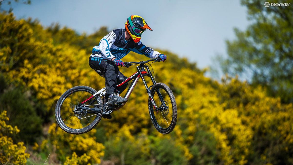 bikeradar's tweet photo. Revered downhiller flexes its pedigree - @Giant_Bicycles Glory 27.5 1 https://t.co/642OlIGPjm https://t.co/pwmexxhWJc