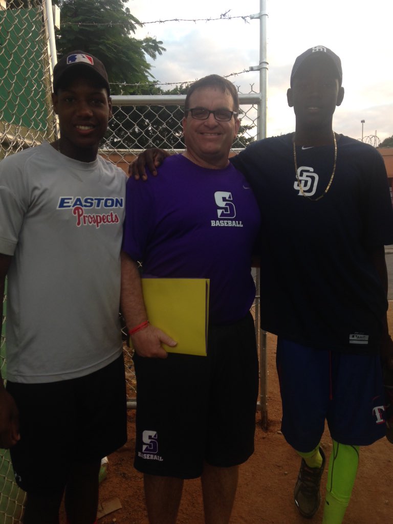 UofS_Baseball's tweet photo. Some of the local talent with coach and @amuggs34 , an eye opening experience and it's only day one! #RoyalsDR https://t.co/xMXB7iUSzA