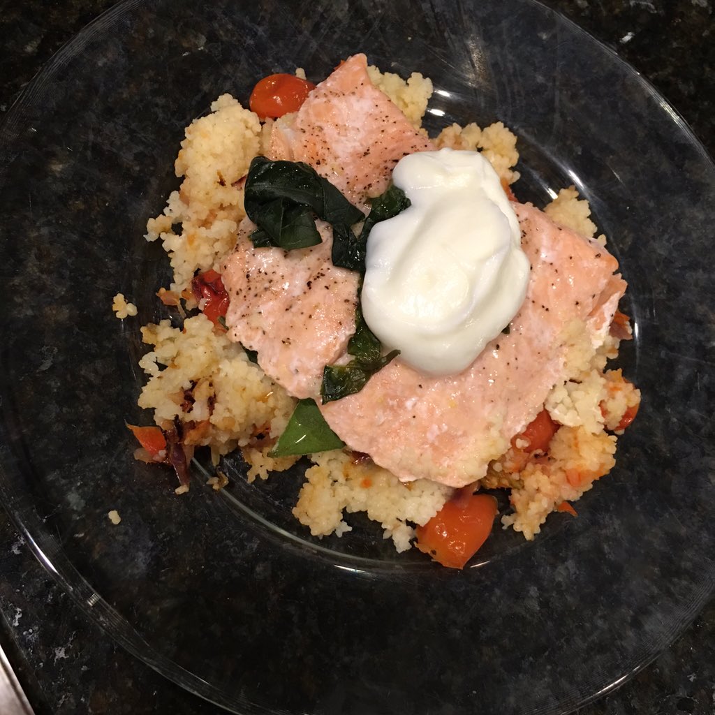 brittt_boyerr's tweet photo. Dinner tonight with the family 😛😍 #hellofreshjamie https://t.co/7oudWb6C0Y