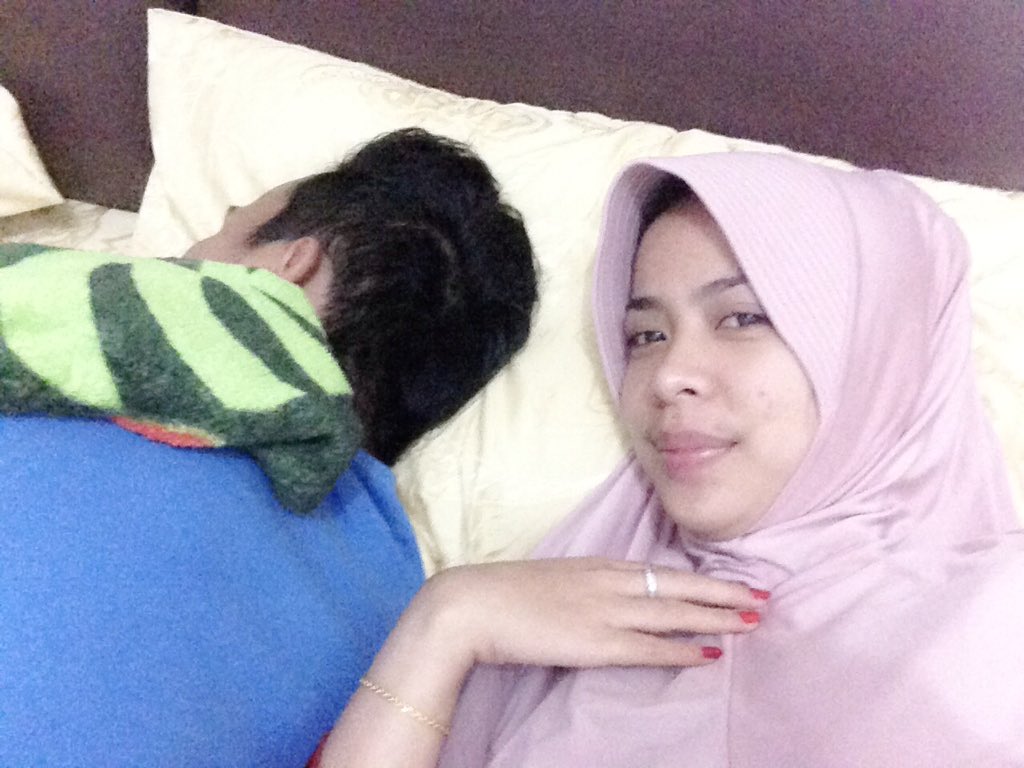 Suamiku adalah imamku , langkahku adalah ijin suamiku, terimakasih ya allah .Segera beri kami momongan ya allah amin