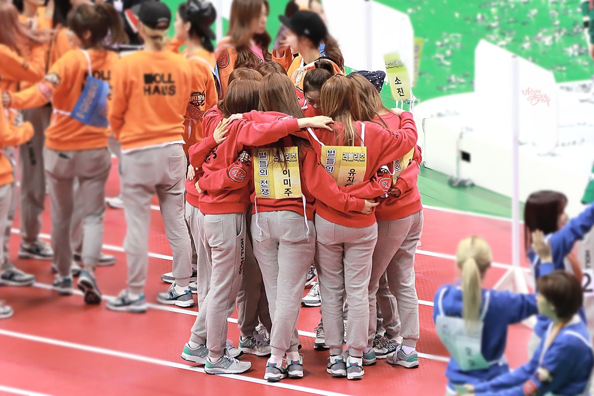_haroo_jin's tweet photo. 160118 아이돌육상대회 러블리즈

많은 시간들이 흘러가도
우리들의 사랑
지금처럼만 간직해주길 기도해 ♥

#러블리즈 #Lovelyz @Official_LVLZ https://t.co/42cf07ejfZ