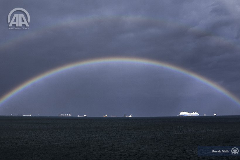 anadoluimages's tweet image. A double #rainbow brightens the #grey #sky over the #sea in the #Iskenderun #Hatay, #Turkey #AA #colors