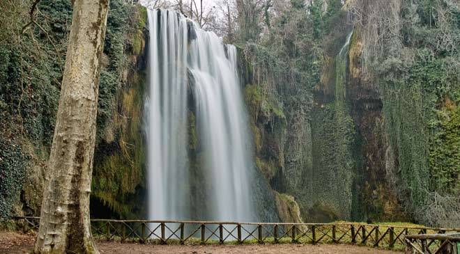 DestinosAragon's tweet photo. Parque Natural del Monasterio de Piedra, Nuévalos. Un lugar con una naturaleza espectacular. https://t.co/LYL0AFfNjB