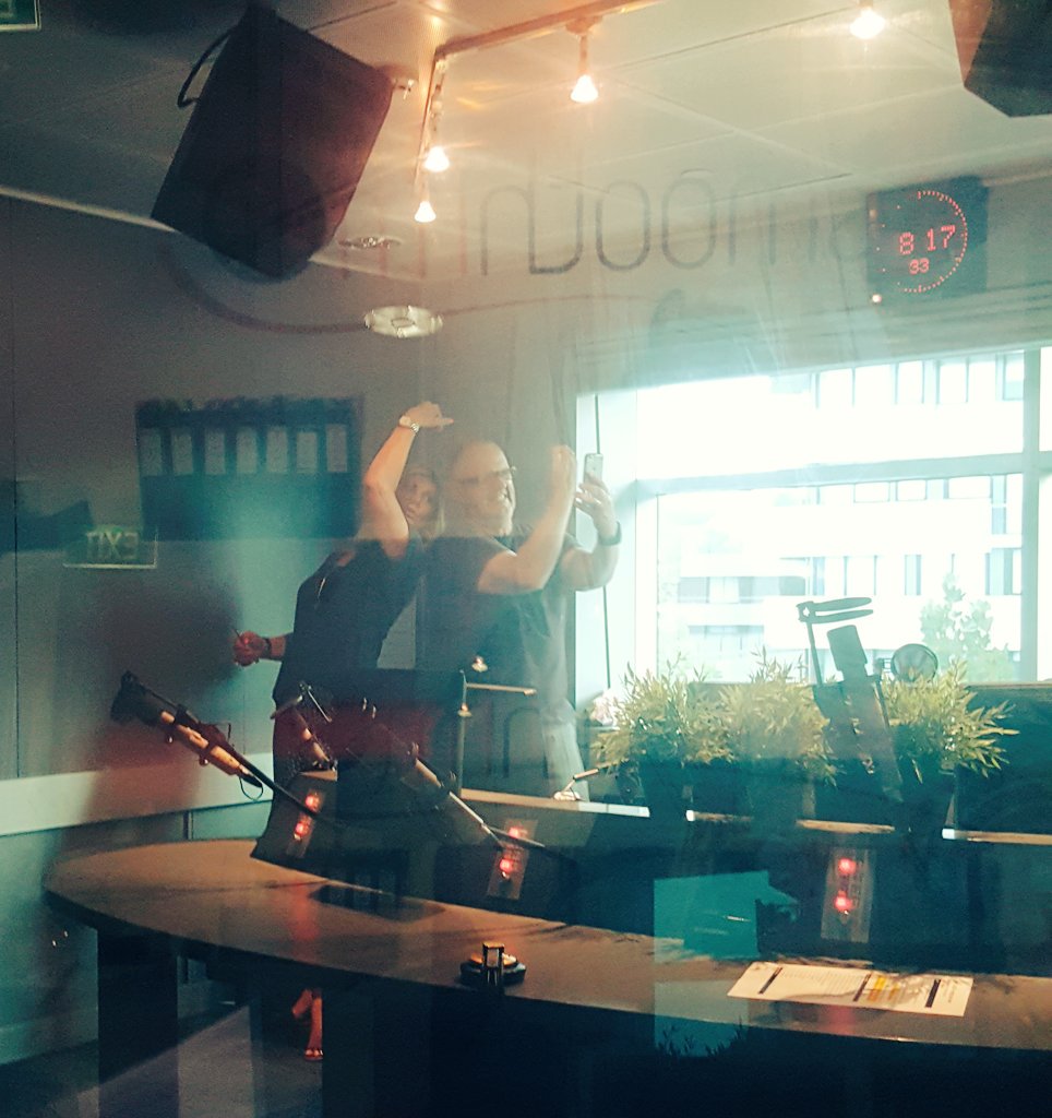 LozLoz1988's tweet image. Taking a pic of @mikeperso @jenahansen @lleytonhewitt #CmonSelfie! / #ProducerLife #MelbourneRadio #smoothfm