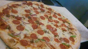 SantullosPizza's tweet photo. Let us bring one of these to your house tonight. Order on https://t.co/wPh6ji6Pz3 or give is a call at 773-227-7960 https://t.co/gNGHWmRODw