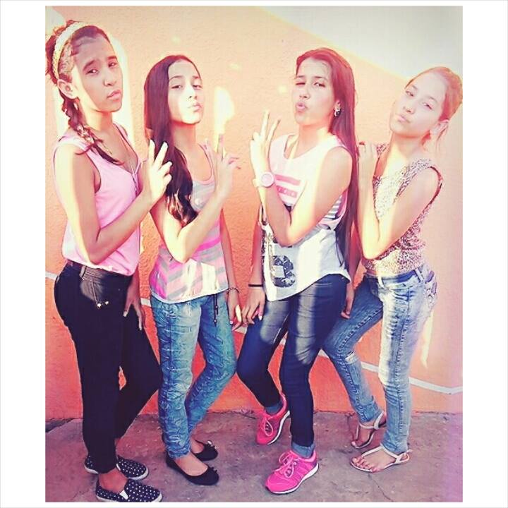 yimh_'s tweet photo. Con las q son<3 @marianny1307 @neyibethpuche @Ydcmh1 https://t.co/LwhPDgD4pt