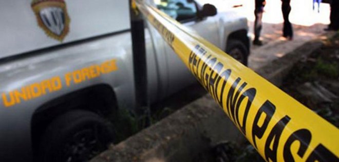 Luto  en Manabí por familiares asesinados en Caracas bit.ly/1WorHyz