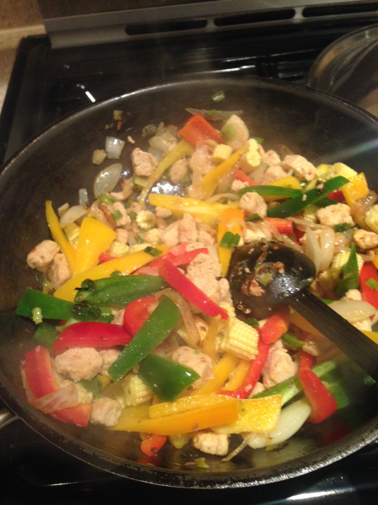 RanosKitchen's tweet photo. Veggie rice noodles stir fry #FlavourPacked 👌 https://t.co/uySZbBVbBM