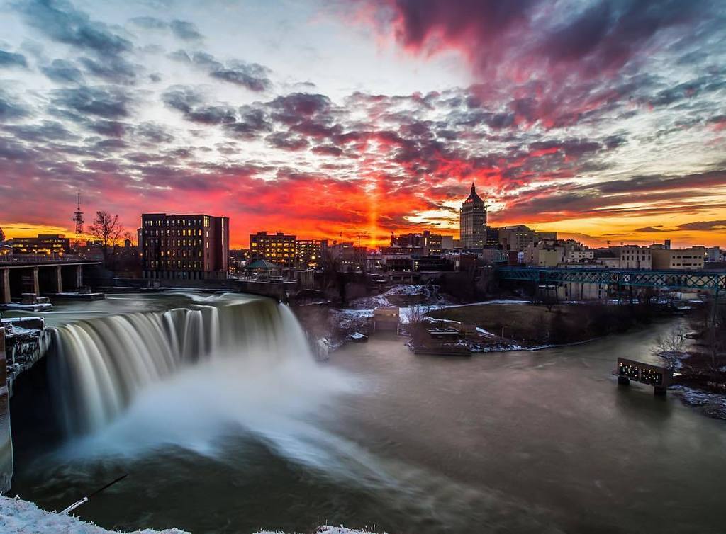 rochester's tweet image. Think warm thoughts. Sunset in #RochesterNY shared by Joseph M. #ThisIsROC #ROC