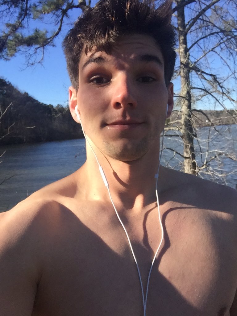folasso's tweet photo. #Day41of50 #GrindDoesntHaveTimeForShirts #CouldCutGlass https://t.co/lXhA5ardlg
