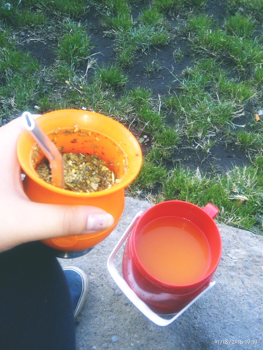 AlvarezVerito's tweet photo. Tomando unos tereres con mi viejita, 👌 https://t.co/Km7hPl58lD