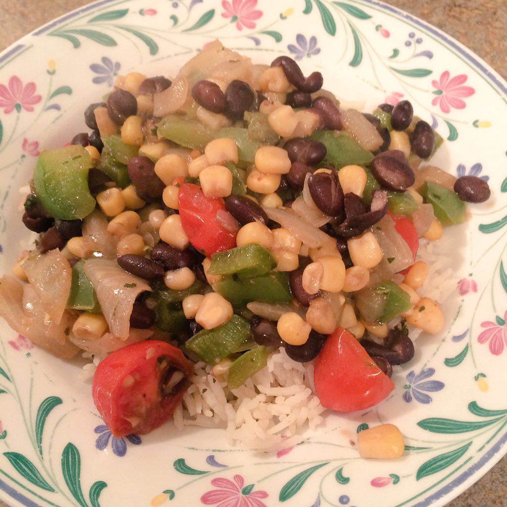 TheGlbtrtngAcct's tweet photo. #MeatlessMonday dinner #3. Veggie burrito bowl. #StartWith1Thing #RacingExtinction #byebyemeat #saynotomeatonceaweek https://t.co/kGcNqHgdl7