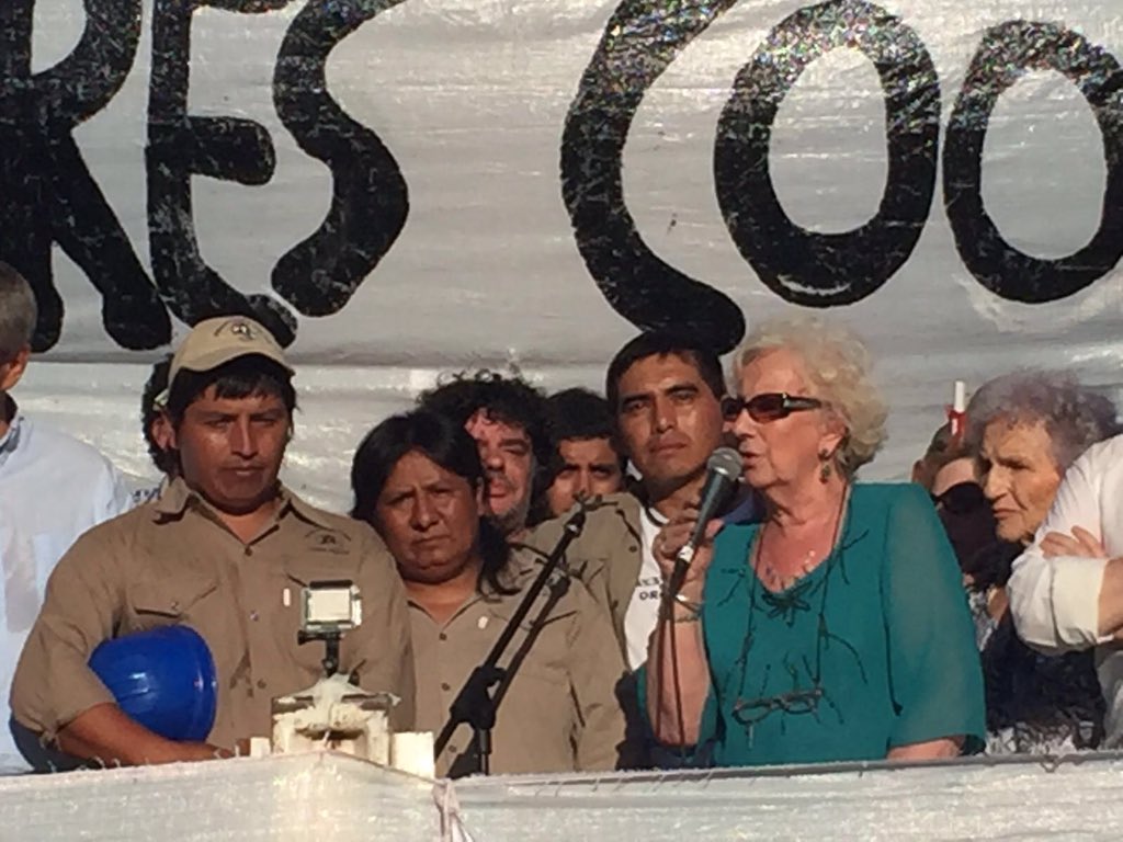 PrensaTupac's tweet photo. Ahora Plaza de Mayo #LiberenAMilagro https://t.co/u9khbI5dXo