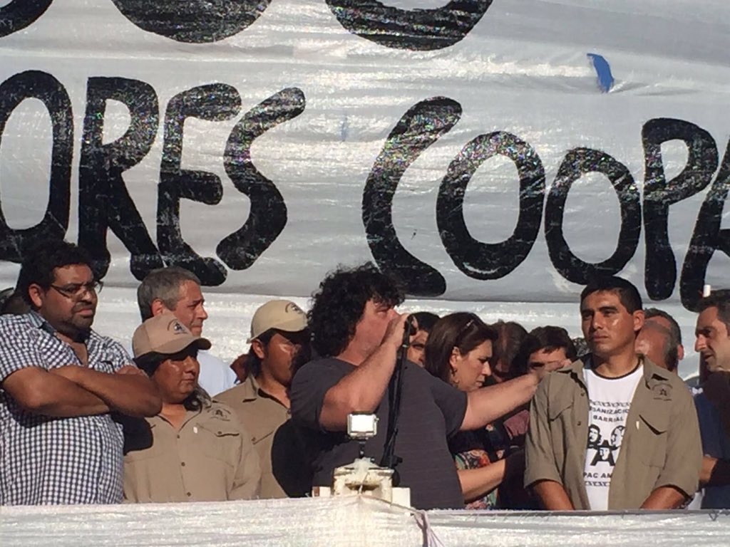 PrensaTupac's tweet photo. Ahora Plaza de Mayo #LiberenAMilagro https://t.co/u9khbI5dXo