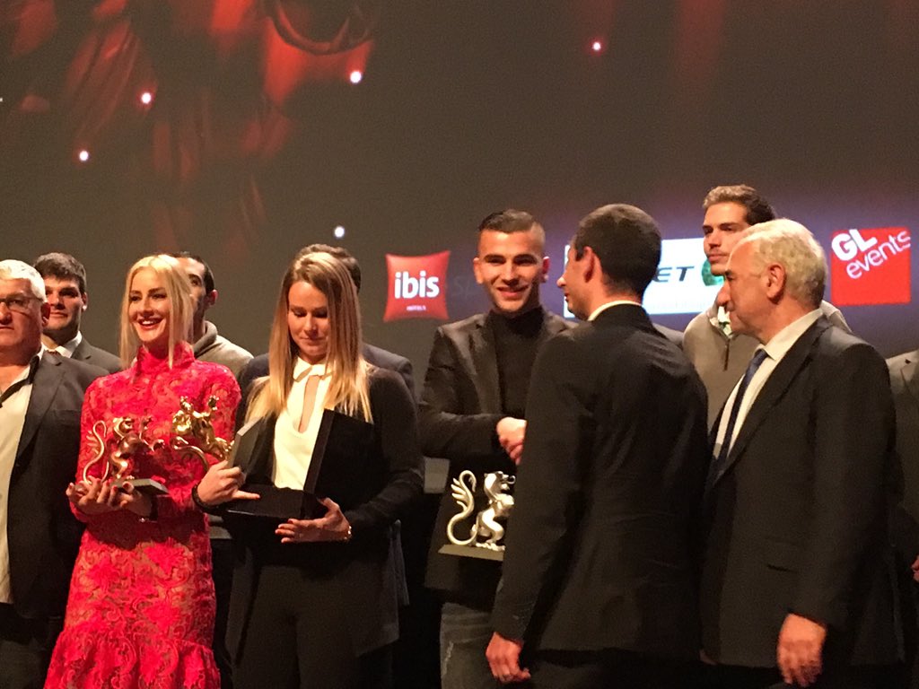 fhugonet's tweet photo. @amandinehenry6 @MILICADABOVIC13 @melrobertmichon @TeamAnthoLopes récompensés  #lionsdusport avec @ibisHotels_FR https://t.co/XjLhwEfh7A