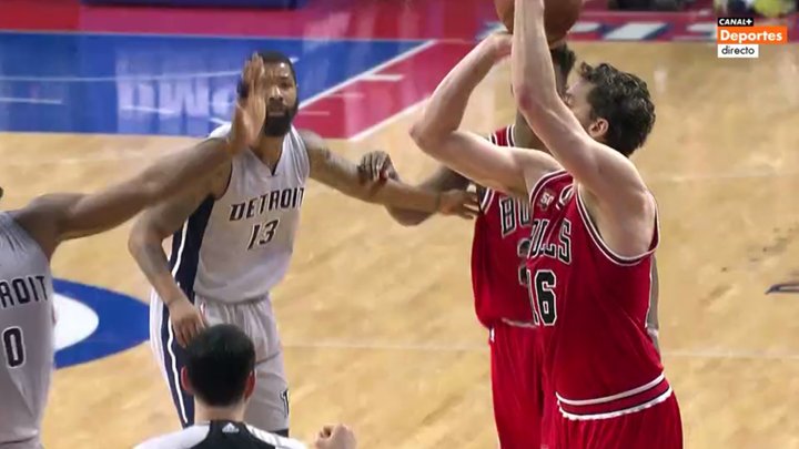 MovistarNBA's tweet photo. ¡Y ahora de tres! Los Bulls vuelan con un superlativo Pau Gasol.
88-98, 5:50. #SueñosNBA https://t.co/ycyjhz3fg5