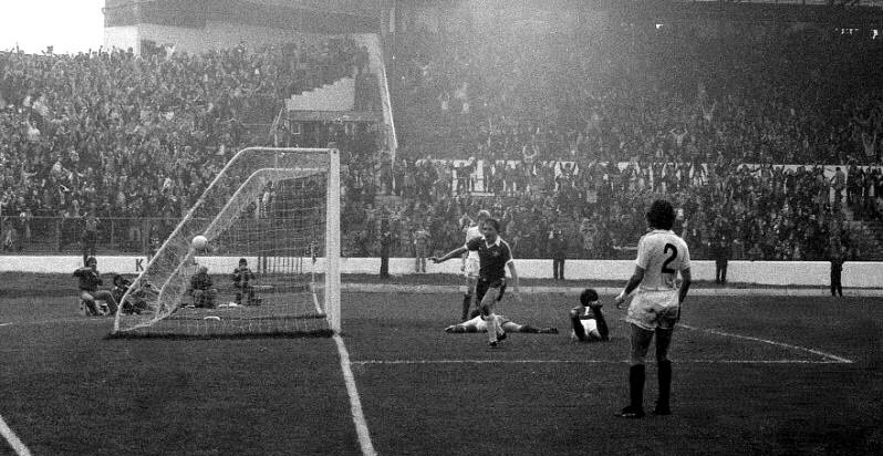 ralpha060461's tweet photo. Benches go wild as Tommy Langley scores https://t.co/Iy2JIUuqQB
