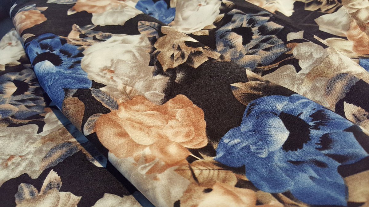 Prettyprintsca's tweet photo. One of our favourite fabrics.... dark florals are huge this year! #itsaprettyprint https://t.co/mk7sZD7gzI