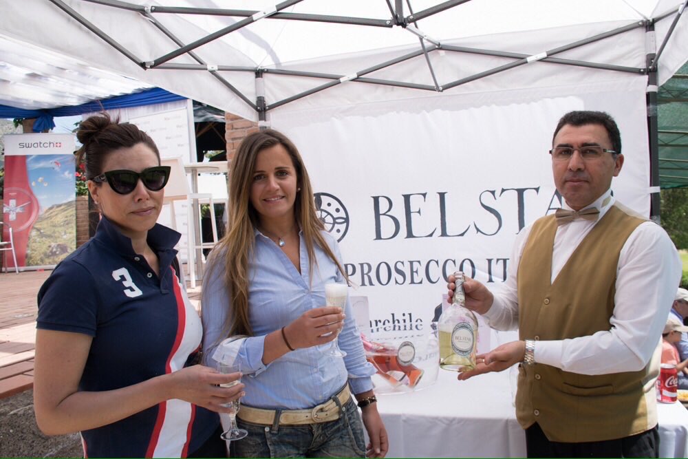 belstarchile's tweet photo. Tarde calurosa. ¡Pero menos si la refrescas con una botella de #prosecco #BELSTAR! https://t.co/TB9Q5h3AdY