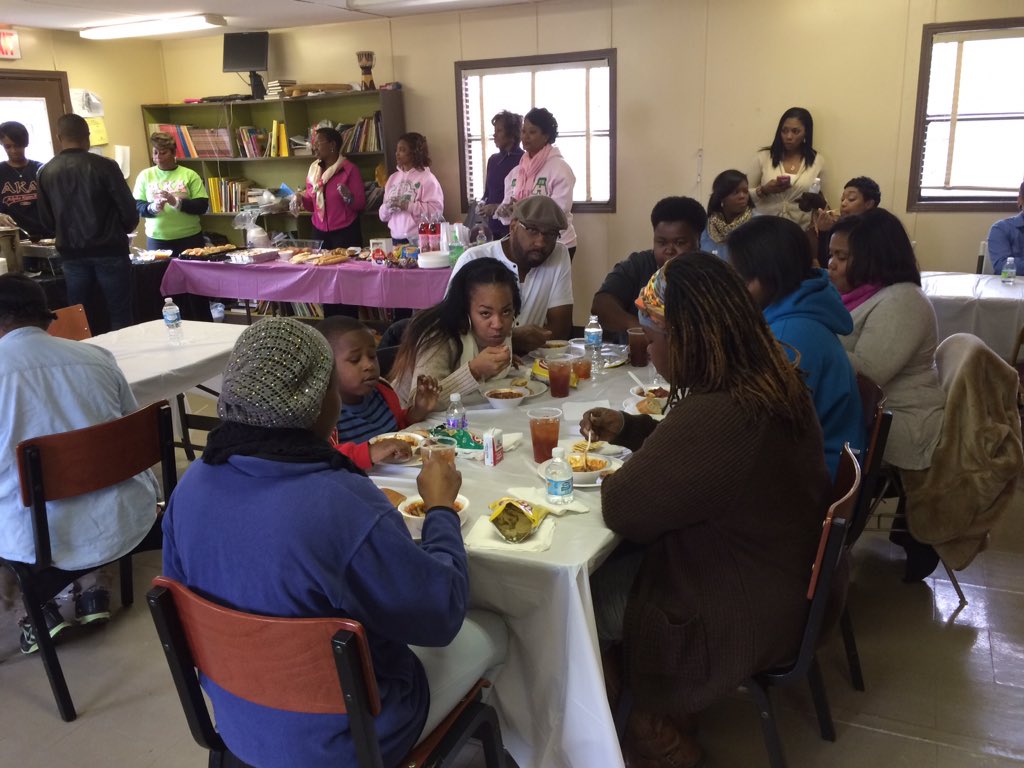 AundreaSelf's tweet photo. Upsilon Pi Omega of AKA Starkville, MS Soup&Sandwich Comm lunch.
@akasorority1908
@AKASouthEastern #MLKImpactDay https://t.co/3X6vE941rJ