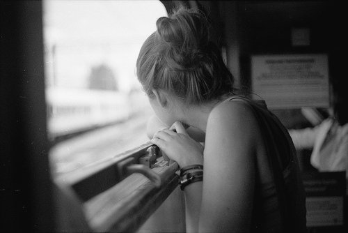 mssblacklips's tweet photo. 'Y olvidé mis maletas y tus recuerdos en el andén, mientras viajaba con destino a ninguna parte.' https://t.co/Z20nX4APa6