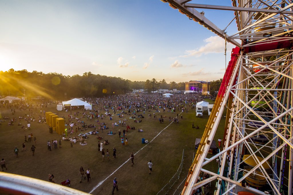 HulaweenFL's tweet photo. Chasing the golden hour... 💫 #HulaweenFL https://t.co/APKkD0MWGI