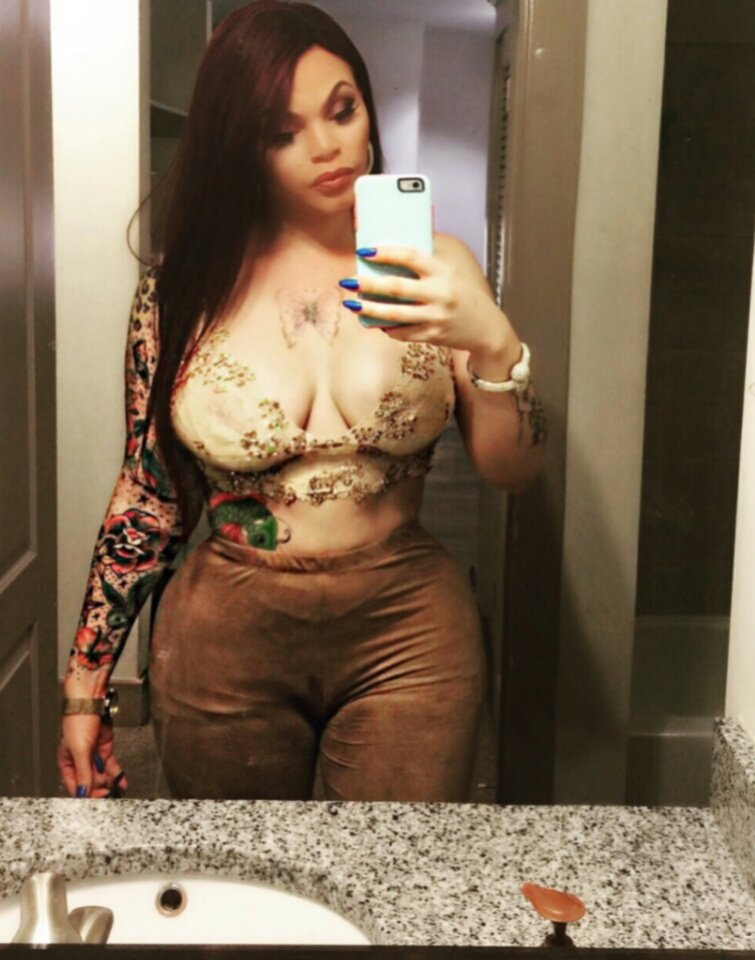 pinkymonroe4's tweet photo. Last night on sunday I went to the club with my homegirl https://t.co/4aWqQ9ywmV