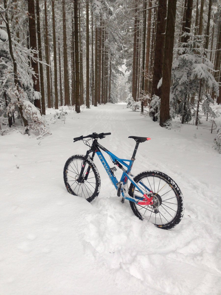 cyril_saugrain's tweet photo. il est certains endroit ou la neige est au RDV !!! mais rien n’empêche @pgplantet et son #RAFAL920 de rouler @btwin https://t.co/JxtAtiqIhc