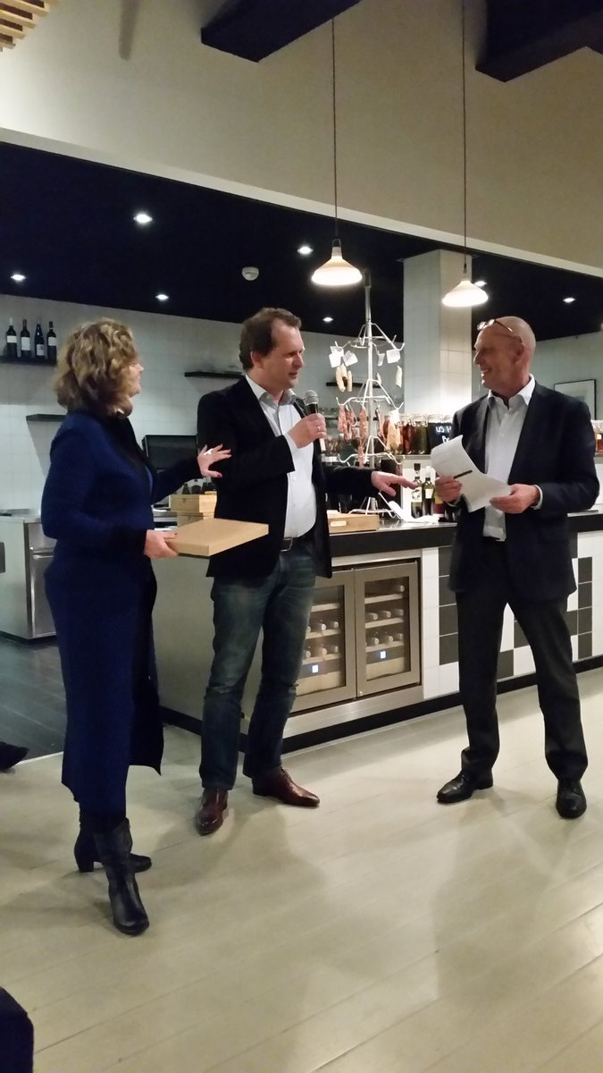 bealigthart's tweet photo. @HarmenLigthart diner d'honneur stenden, geweldige avond, dank! @dewijnjuf @Johnlegebeke https://t.co/ihWlHdLEMB