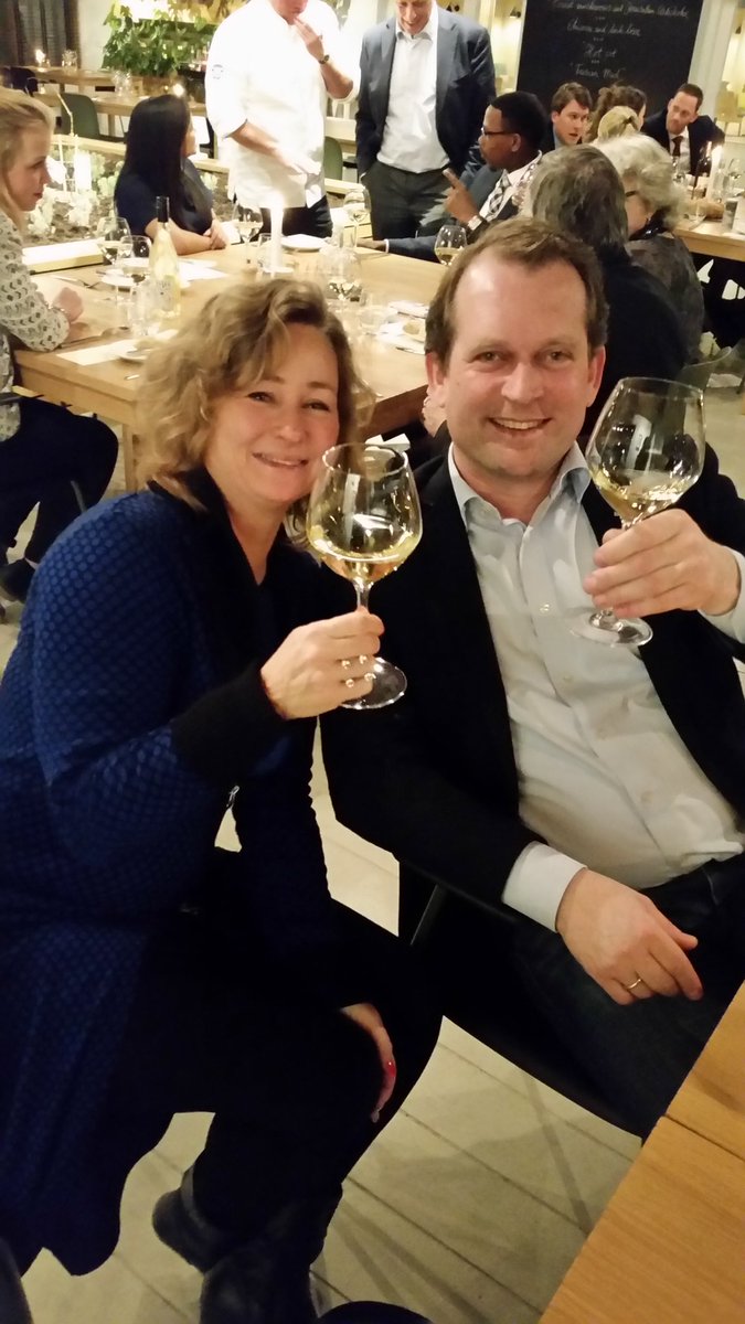 bealigthart's tweet photo. @HarmenLigthart diner d'honneur stenden, geweldige avond, dank! @dewijnjuf @Johnlegebeke https://t.co/ihWlHdLEMB