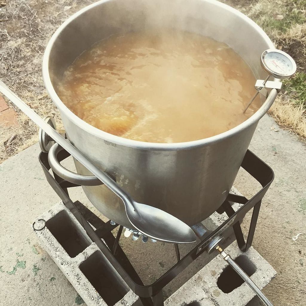 JohnMakesBeer's tweet photo. In-law Elixir #Jarrylo American Pale Ale #homebrew #abq #beer https://t.co/PoeROWClQp https://t.co/KiCN0F1nDw