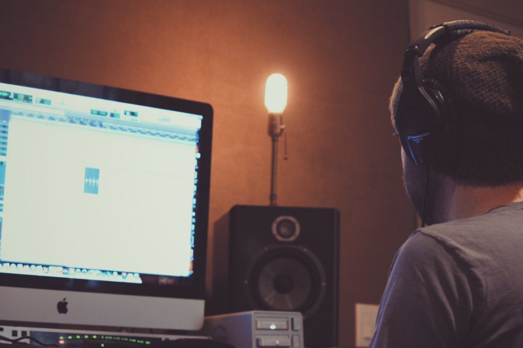 TracesCA's tweet photo. Workin on some sawngz with @StvnSolomon #tracesep https://t.co/jWWinqhdq6