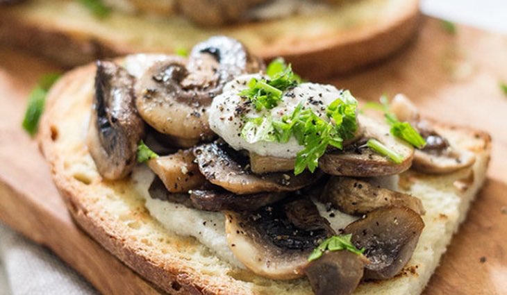 Crostone ai #funghi e girasole #vegan #veganrecipehour #veganhour #recipe #recipeoftheday veganzone.it/notizie/2016/1…