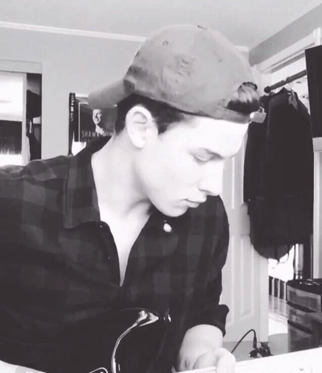 Shawn Mendes Updates on Twitter "Time flies ShawnBestFans2016 https//t.co/MdwR9YxFYU"