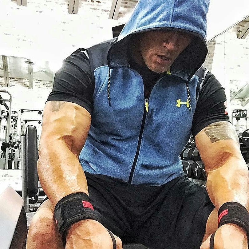 TBI_TeamRock's tweet image. Great start into the week from my #DailyMotivation #AlwaysFocus #funpain 💪💯 #Repost @TheRock instagram.com/p/BAszRNmKWW_/