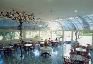 darshic's tweet image. One of my favourite dining rooms of recent times @discernliving @ZeniaIrani #DiscernLiving