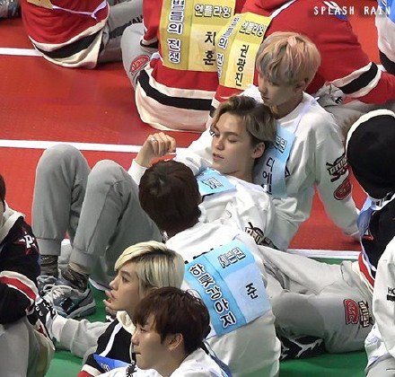 CZD0j4JUEAEmTFT.jpg:small